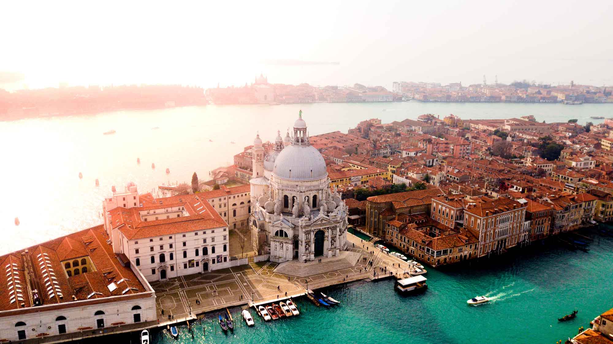 What to visit in Venice and Padua with Delta Tour Tourist Navigation the Carnival of Venice, the Riviera del Brenta and the Venetian Villas